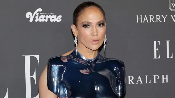 Jennifer Lopez to Star in Film Version of Broadway's 'Kiss of a Spider Woman'