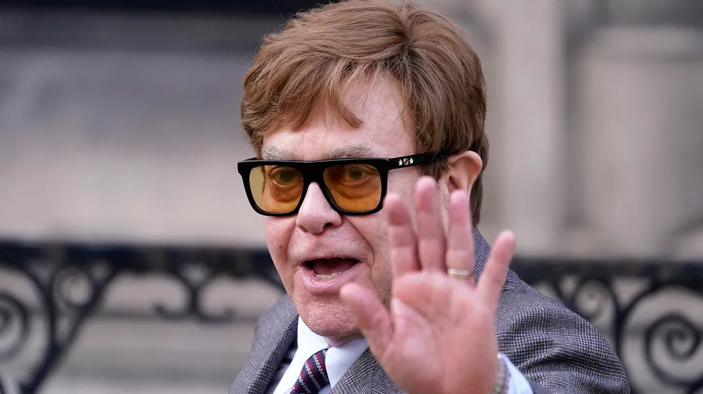 Elton John Says he's Lost his Eyesight and Struggles to See his New Stage Musical