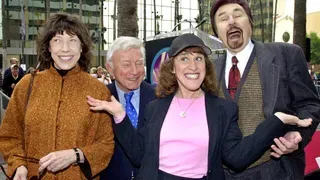 Ruth Buzzi, Comedy Sketch Player on Groundbreaking Series 'Laugh-In,' Dies at 88